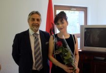 Elina Dunit iu akordua titulli i nderit- personalitet shqiptar i frankofonisë