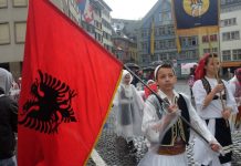 Në defileun e Cyrihut vogëlushët shqiptarë prezantuan shtetin e Kosovës
