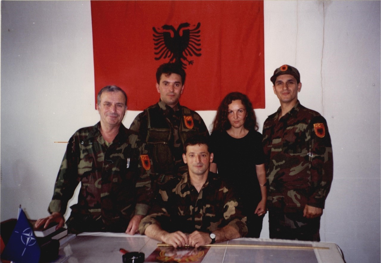 Një pjesë e Operativës, Spiro Butka, Gramoz Kelmendi, Flora Krasniqi dhe ulur Agron Haradinaj