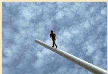 Njerëzit e lirë përballë politikës në shërbim të grupit