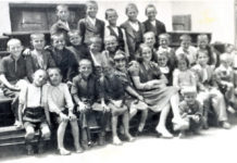 Vezire Gjiraku Mezini, më 1942 mësuese në Prishtinë, që nxënës më të vogël pati Adem Demaçin (7)