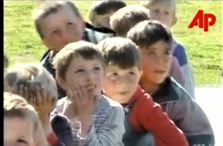 E premte, 16 prill 1999, Kukës: Po ndodh që buka shpejtë mbaron