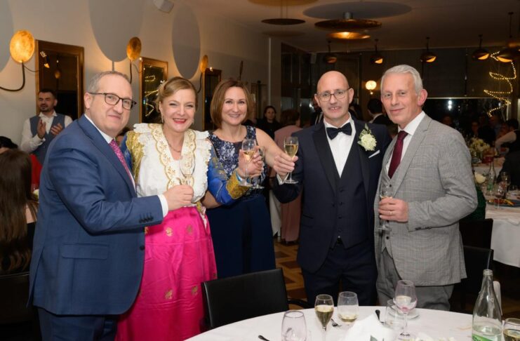 Përshkrime, emocione dhe mbresa në dasmën e Mikelit dhe Besës