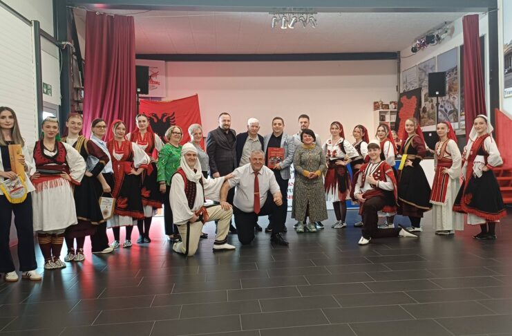 Shoqata “Sharri” në Zvicër përmes një programi të veçantë nderoi gazetarin Rexhep Rifati